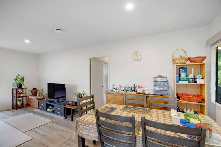 Photo of property in 2/10 Kirklow Place, Goodwood Heights, Auckland, 2105