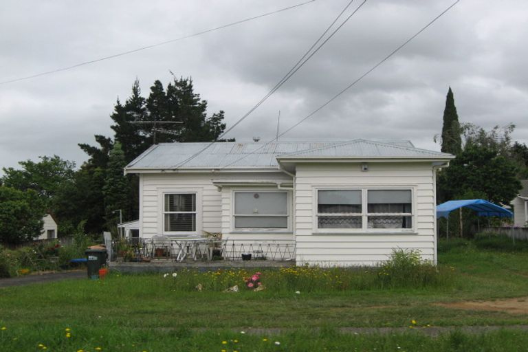 Photo of property in 24 Waiari Road, Conifer Grove, Takanini, 2112