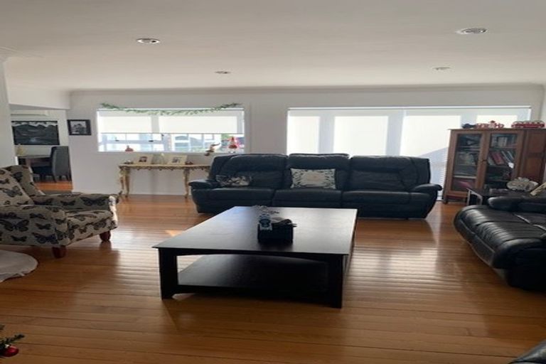 Photo of property in 2/28 Bleakhouse Road, Howick, Auckland, 2014