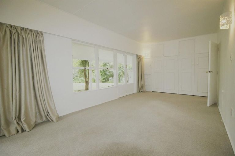 Photo of property in 208 Godley Road, Titirangi, Auckland, 0604