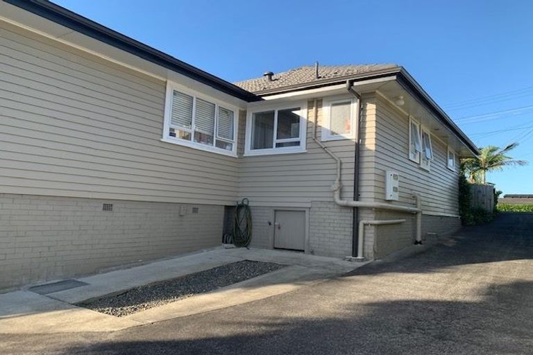 Photo of property in 2/28 Bleakhouse Road, Howick, Auckland, 2014