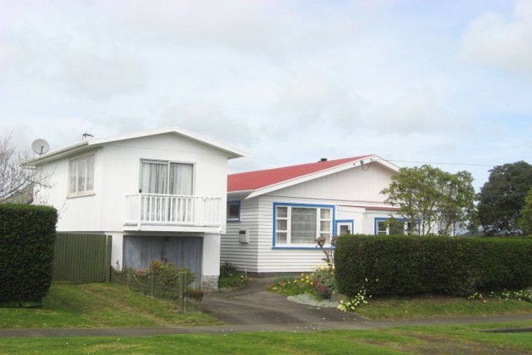 Photo of property in 6 High Street East, Waitara, 4320