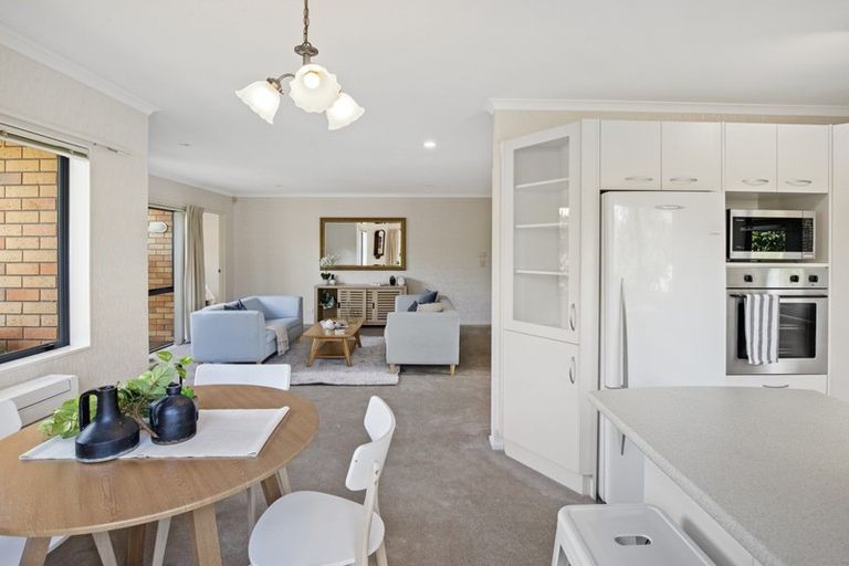 Photo of property in 16 Ranch Place, Pukekohe, 2120