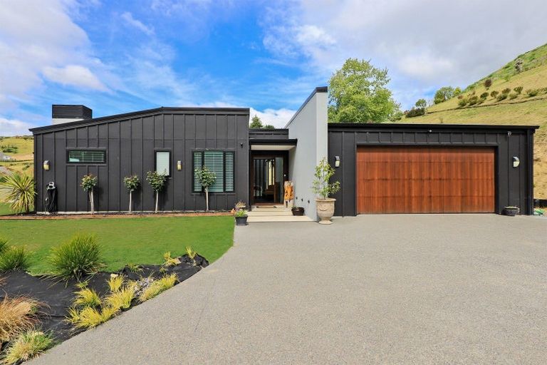 Photo of property in 1 Te Roera Drive, Taradale, Napier, 4112