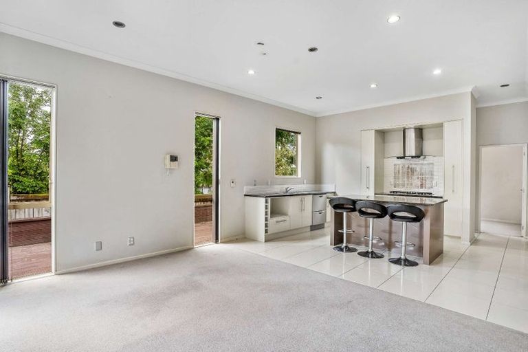 Photo of property in 25 Gibbston Crescent, Flat Bush, Auckland, 2016