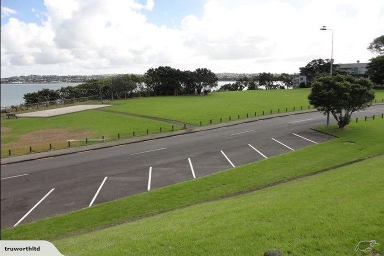 Photo of property in 2/4 Marine Terrace, Bayswater, Auckland, 0622