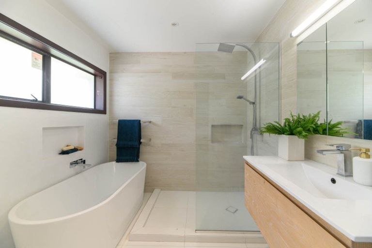 Photo of property in 7 Valdese Rise, Browns Bay, Auckland, 0630