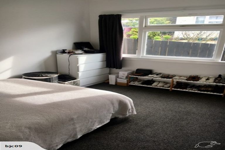 Photo of property in 9 Davies Lane, New Plymouth, 4310