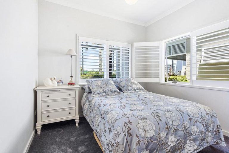 Photo of property in 4 Puriri Boulevard, Orewa, 0931