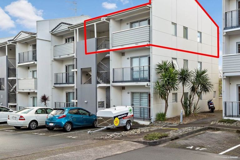Photo of property in 13b/60 Masons Road, Oteha, Auckland, 0632