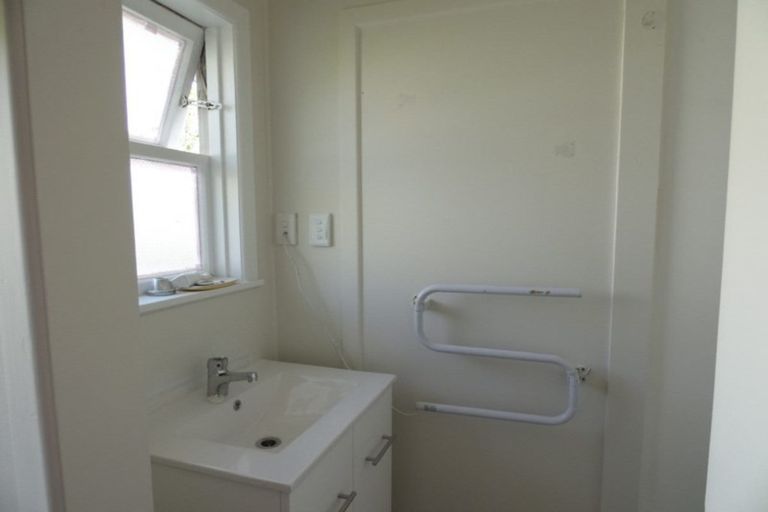Photo of property in 81 Royal View Road, Te Atatu South, Auckland, 0610