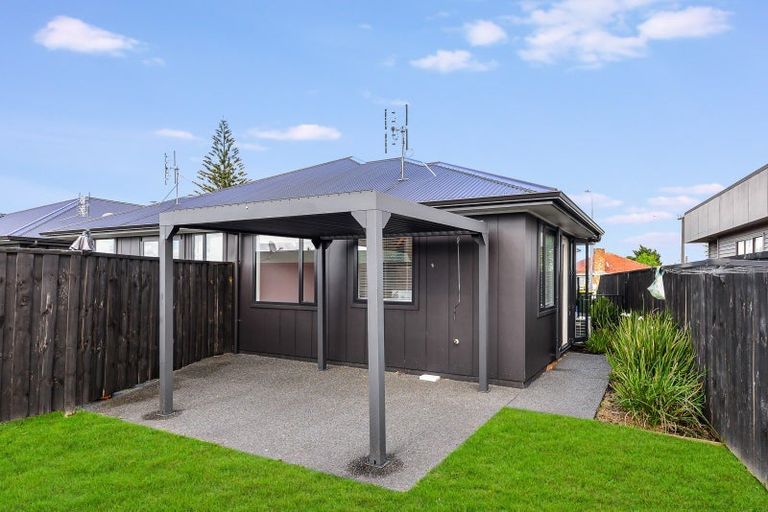 Photo of property in 2/14 Mitcham Avenue, Forest Lake, Hamilton, 3200