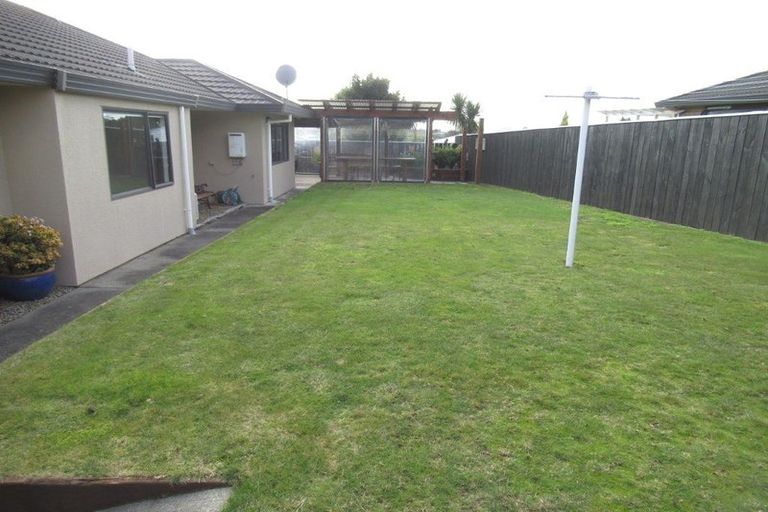 Photo of property in 37 Guildford Drive, Paraparaumu, 5032
