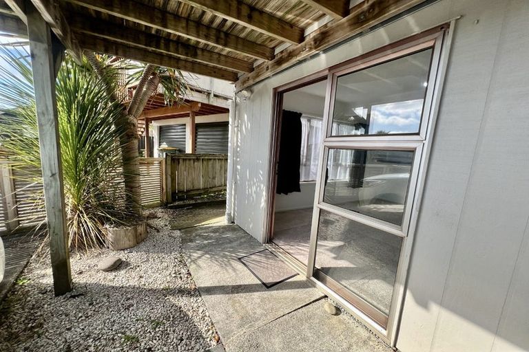 Photo of property in 1/35 D'oyly Drive, Stanmore Bay, Whangaparaoa, 0932