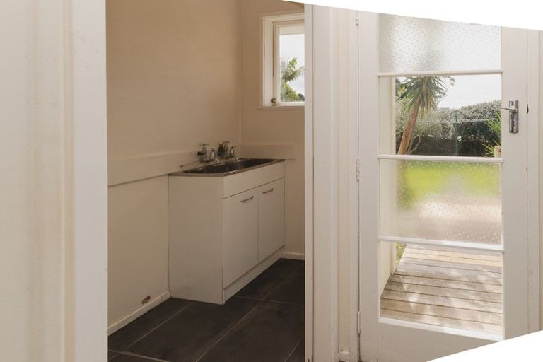 Photo of property in 22 Sycamore Drive, Sunnynook, Auckland, 0620