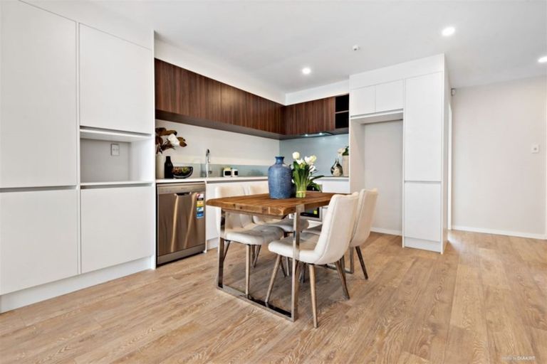 Photo of property in 5 Peony Mews, Oteha, Auckland, 0632