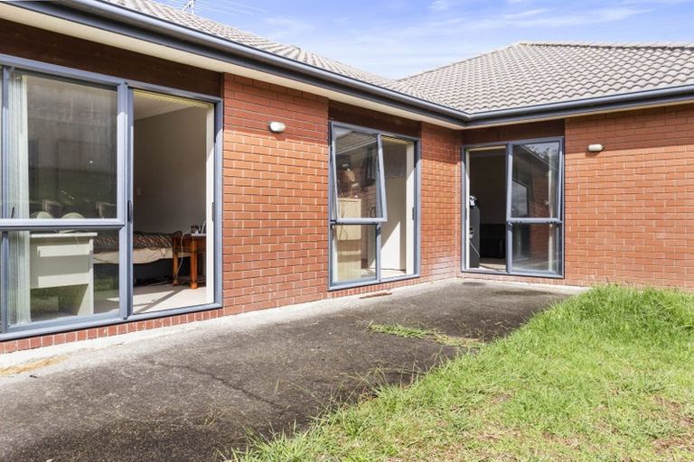 Photo of property in 3 Vadam Road, Massey, Auckland, 0614