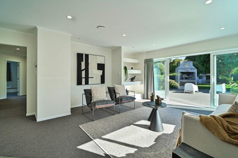 Photo of property in 28 Pitt Street, Clive, 4102