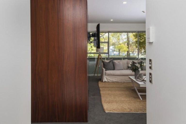 Photo of property in Braemar Apartments, 2/2 Cranmer Square, Christchurch Central, Christchurch, 8013