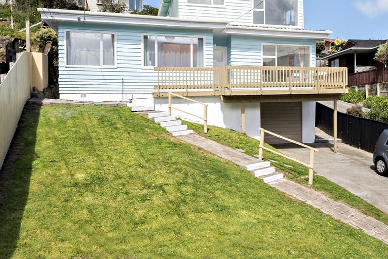 Photo of property in 1/165 Severn Street, Island Bay, Wellington, 6023