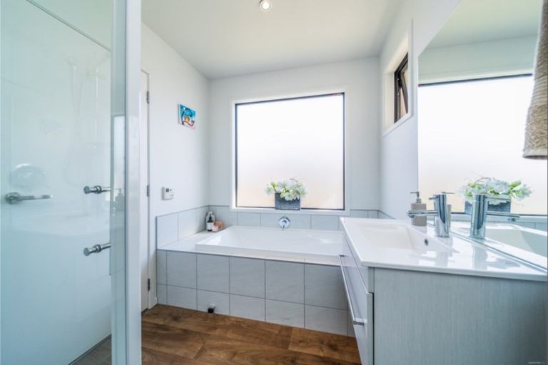 Photo of property in 11 Oxfordshire Avenue, Lower Shotover, Queenstown, 9304