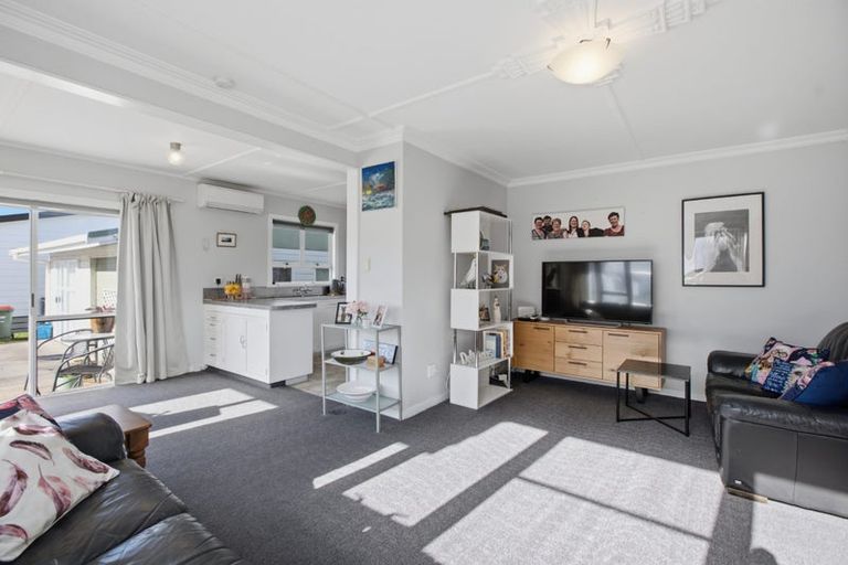 Photo of property in 1/5 Rainsford Street, Moturoa, New Plymouth, 4310