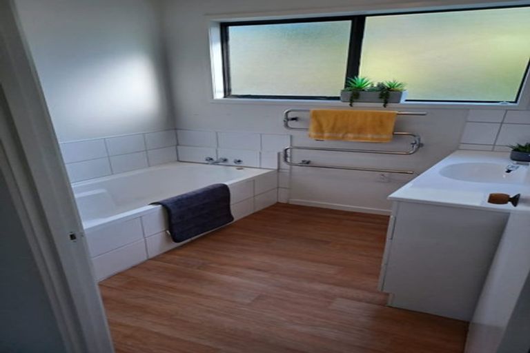 Photo of property in 45 Gatman Street, Birkdale, Auckland, 0626