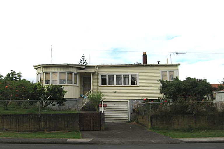 Photo of property in 8 Godley Road, Green Bay, Auckland, 0604