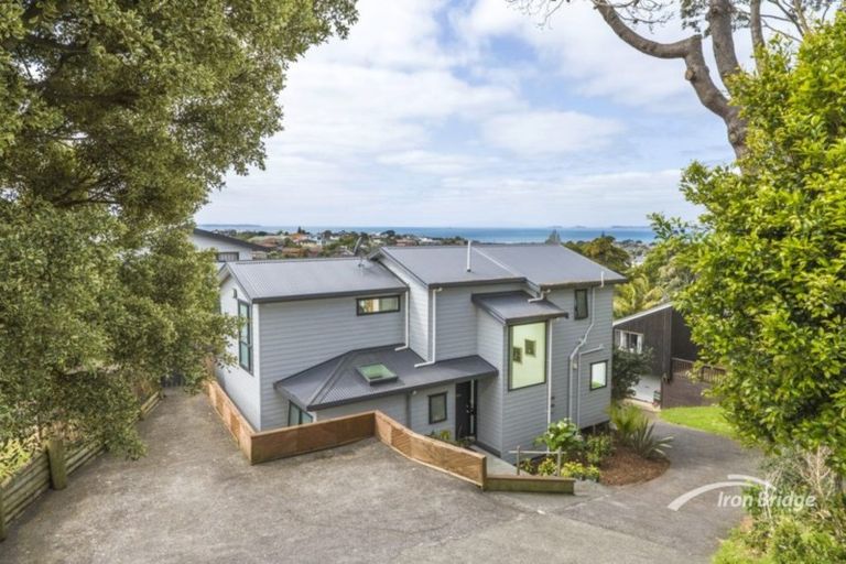 Photo of property in 4/431 East Coast Road, Mairangi Bay, Auckland, 0630