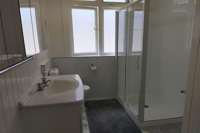 Photo of property in 142 Russell Terrace, Berhampore, Wellington, 6023