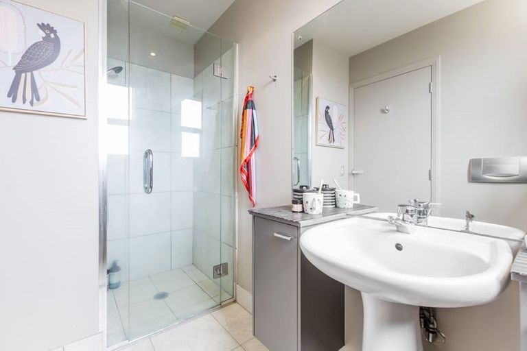 Photo of property in 135 Wiseley Road, West Harbour, Auckland, 0618