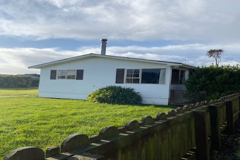Photo of property in 68 Clifden Highway, Tuatapere, 9691