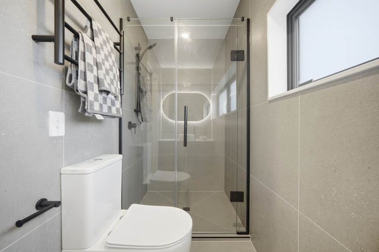 Photo of property in 10b Neptune Avenue, Beach Haven, Auckland, 0626
