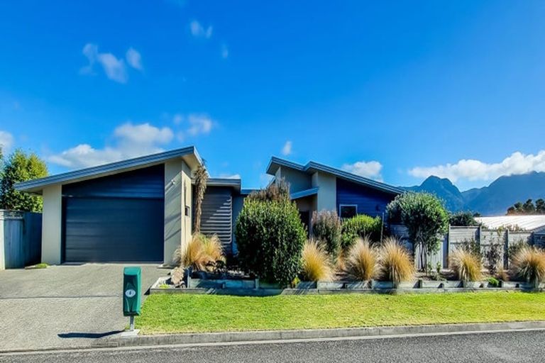 Photo of property in 6 Mcdonald Place, Collingwood, 7073