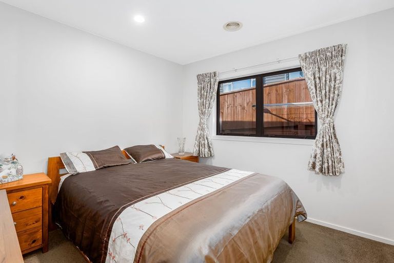 Photo of property in 16 Frances Brown Avenue, Aotea, Porirua, 5024