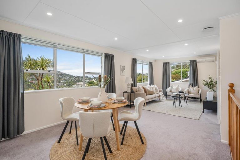 Photo of property in 2/14 Doris Gordon Crescent, Crofton Downs, Wellington, 6035