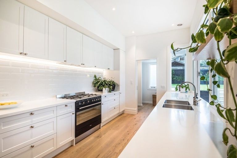 Photo of property in 36 Old Lake Road, Narrow Neck, Auckland, 0624