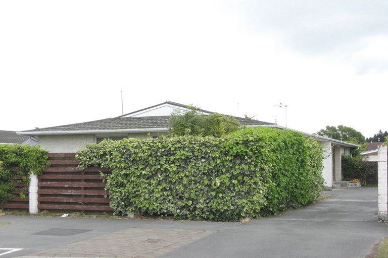 Photo of property in 2/223 Queenspark Drive, Parklands, Christchurch, 8083
