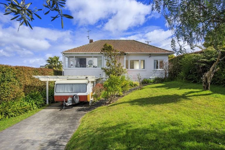 Photo of property in 1/160 East Coast Road, Forrest Hill, Auckland, 0620