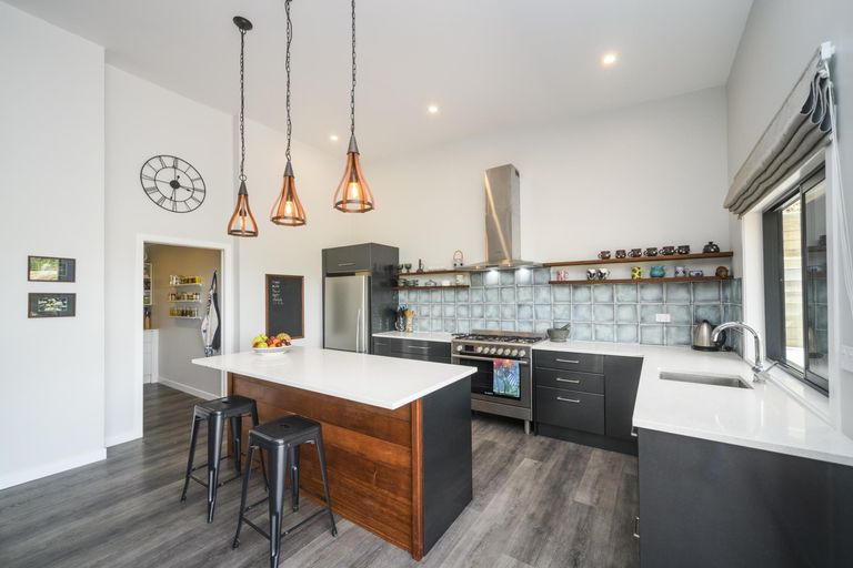 Photo of property in 107 Cashmere Drive, Fitzherbert, Palmerston North, 4410