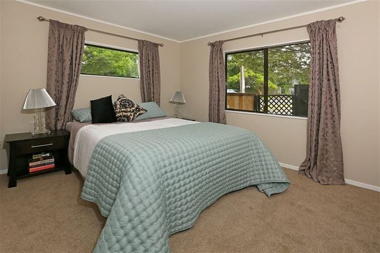 Photo of property in 122a Colwill Road, Massey, Auckland, 0614