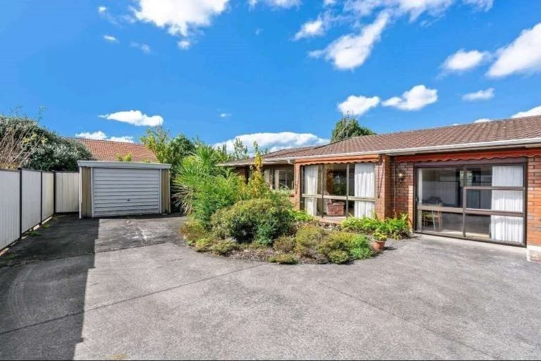 Photo of property in 2/54 Sunderlands Road, Half Moon Bay, Auckland, 2012