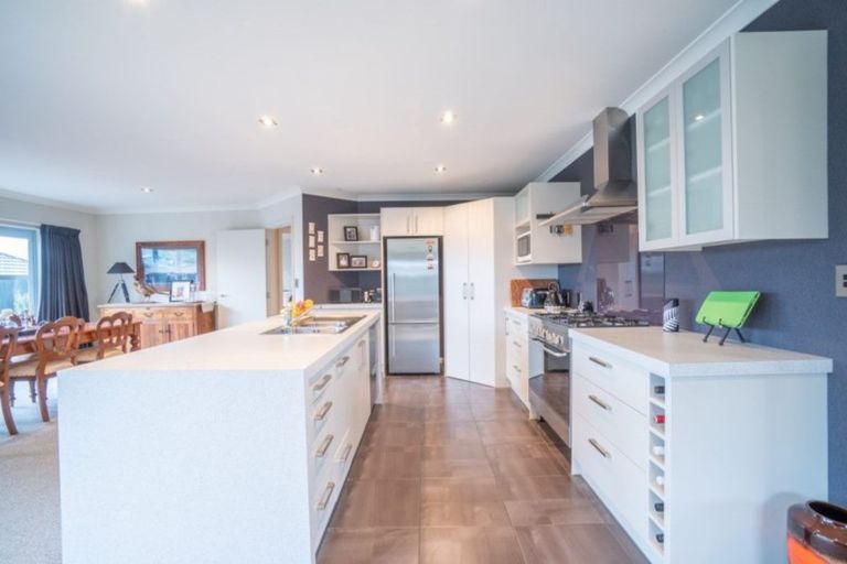 Photo of property in 81 Pacific Drive, Fitzherbert, Palmerston North, 4410