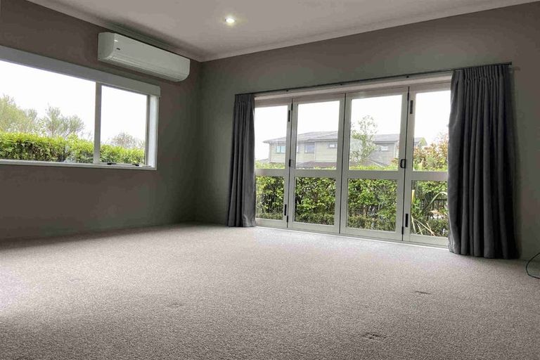 Photo of property in 5 Canyon Drive, Oteha, Auckland, 0632