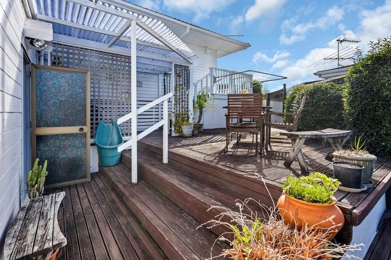 Photo of property in 3 Hamilton Drive, Waiuku, 2123