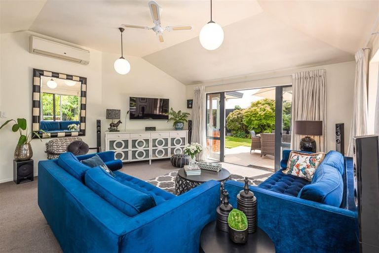 Photo of property in 2/25 Gamblins Road, Saint Martins, Christchurch, 8022