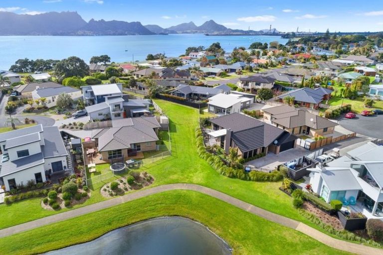 Photo of property in 8 Erin Jane Place, One Tree Point, 0118