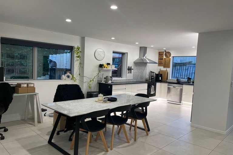 Photo of property in 7a Seymour Road, Sunnyvale, Auckland, 0612