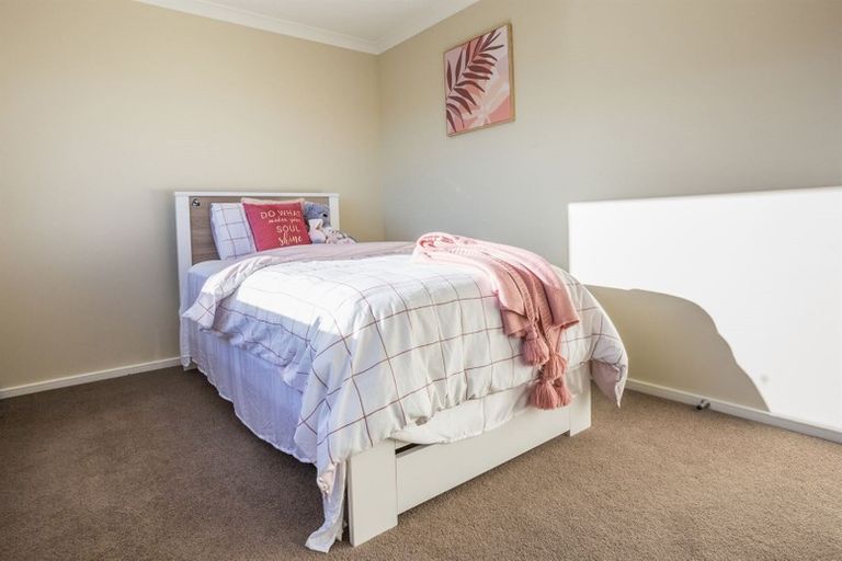 Photo of property in 4 Paparoa Crescent, Aotea, Porirua, 5024