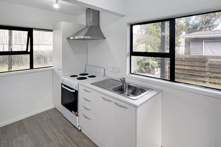 Photo of property in 7a Clayburn Road, Glen Eden, Auckland, 0602